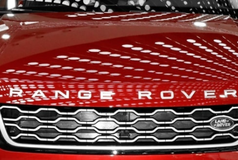 ilustracja artykułu: Historia marki Range Rover – od legendarnych terenówek do luksusowych SUV-ów