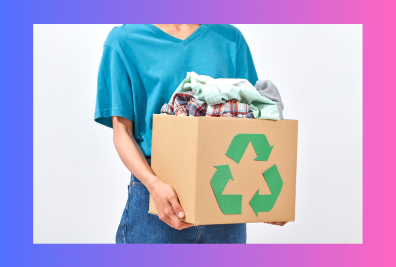 ilustracja artykułu: Moda cyrkularna w 2025 roku – recykling ubrań, walka z fast fashion i sposoby na zmniejszenie odpadów tekstylnych. A na końcu – co z recyklingiem?