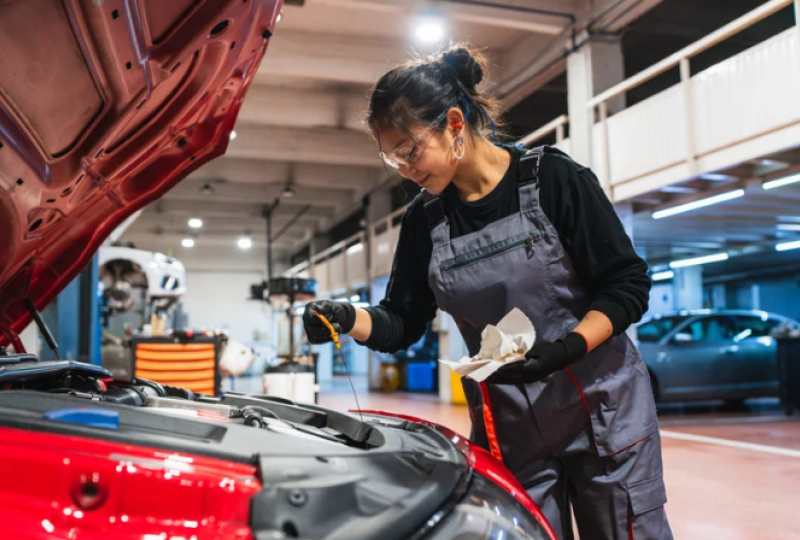 ilustracja artykułu: Chińska ofensywa na polskich drogach: czy warto kupić chiński samochód w 2025 roku?