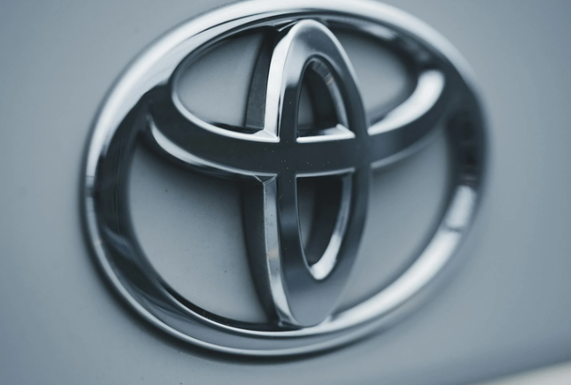 ilustracja artykułu: Historia marki Toyota – od warsztatu w Japonii do globalnego giganta motoryzacyjnego